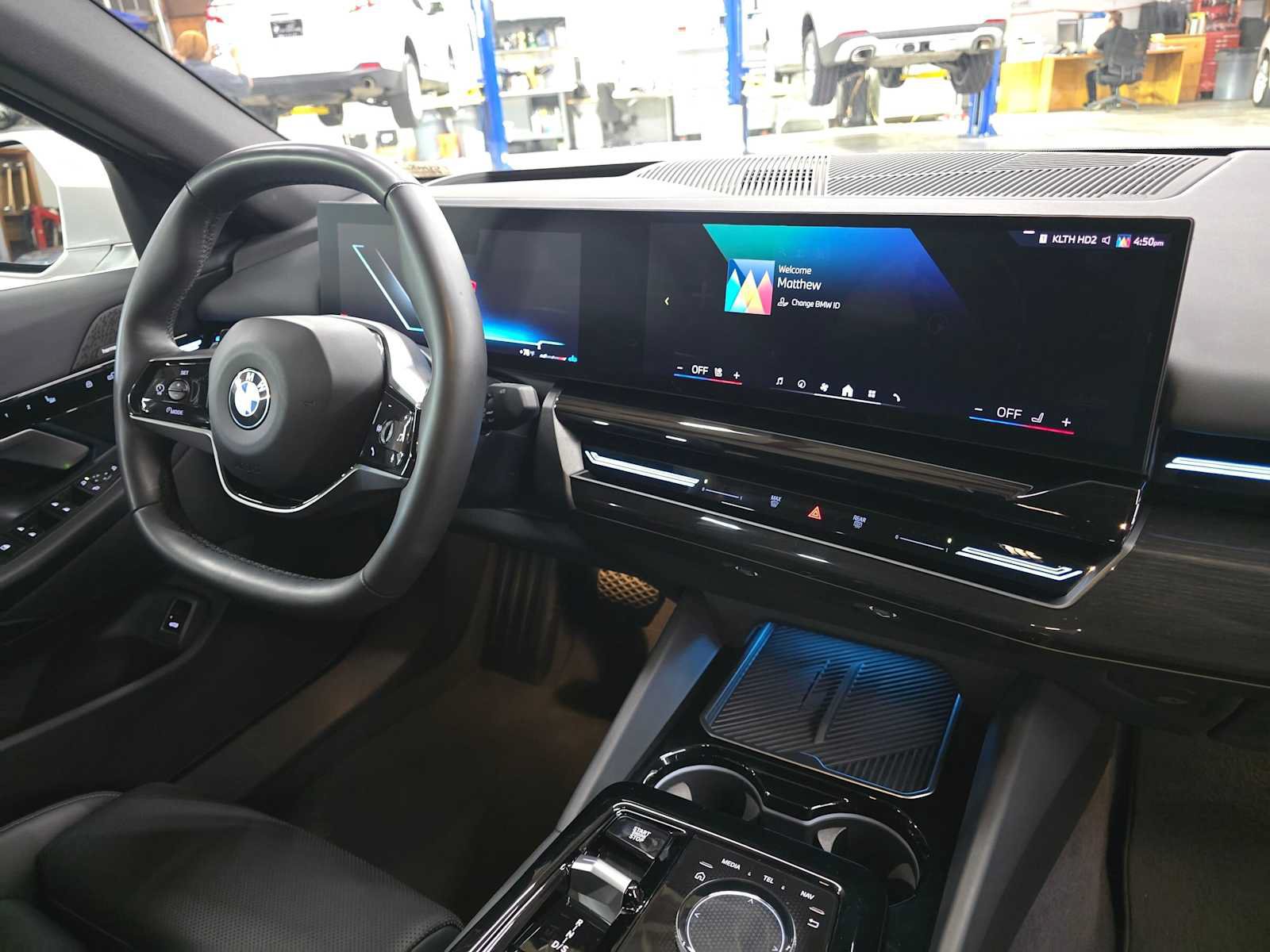 Used 2025 BMW 530i xDrive AWD/4WD image 11