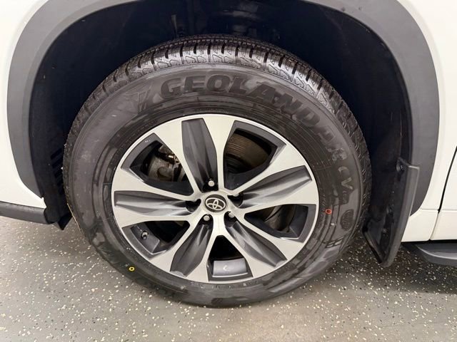Certified 2023 Toyota Highlander XLE image 19