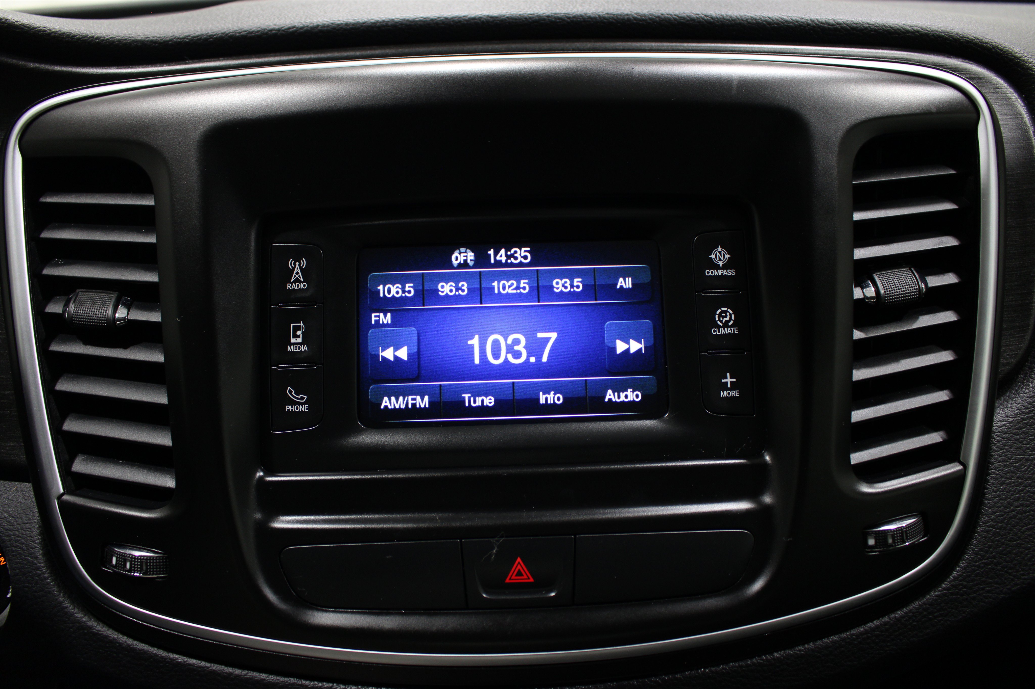 Used 2015 Chrysler 200 Limited FWD image 14