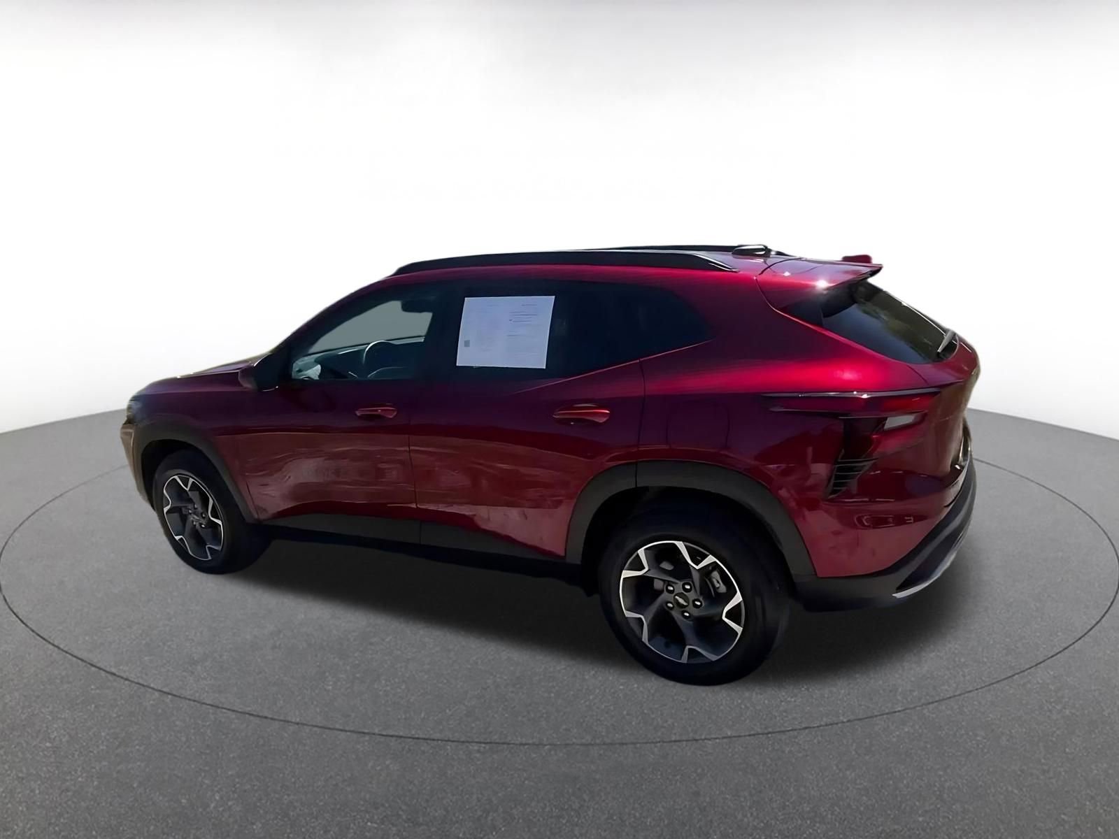 Used 2025 Chevrolet Trax LT w/ LT Convenience Package image 10