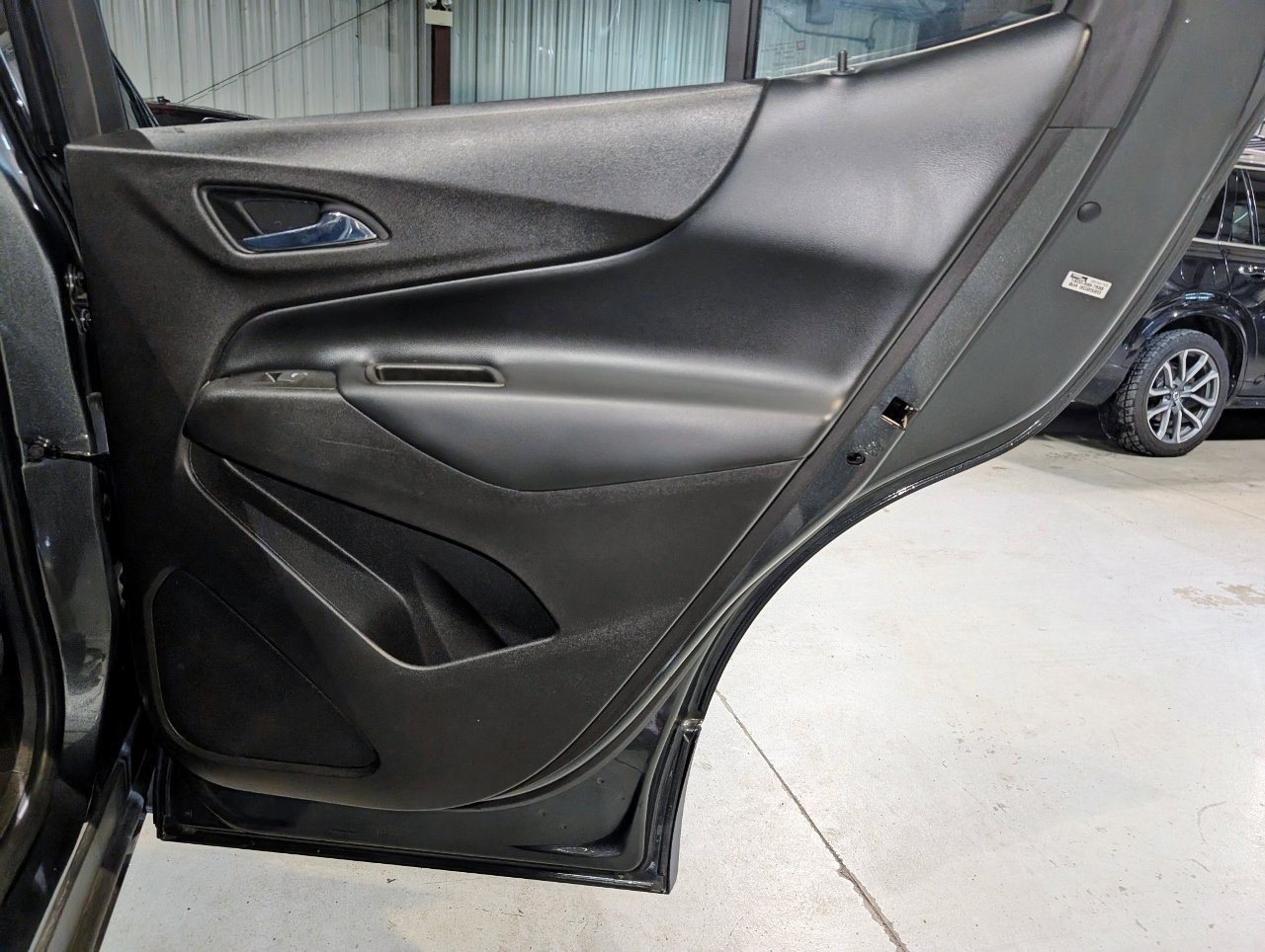 Used 2018 Chevrolet Equinox LT image 23