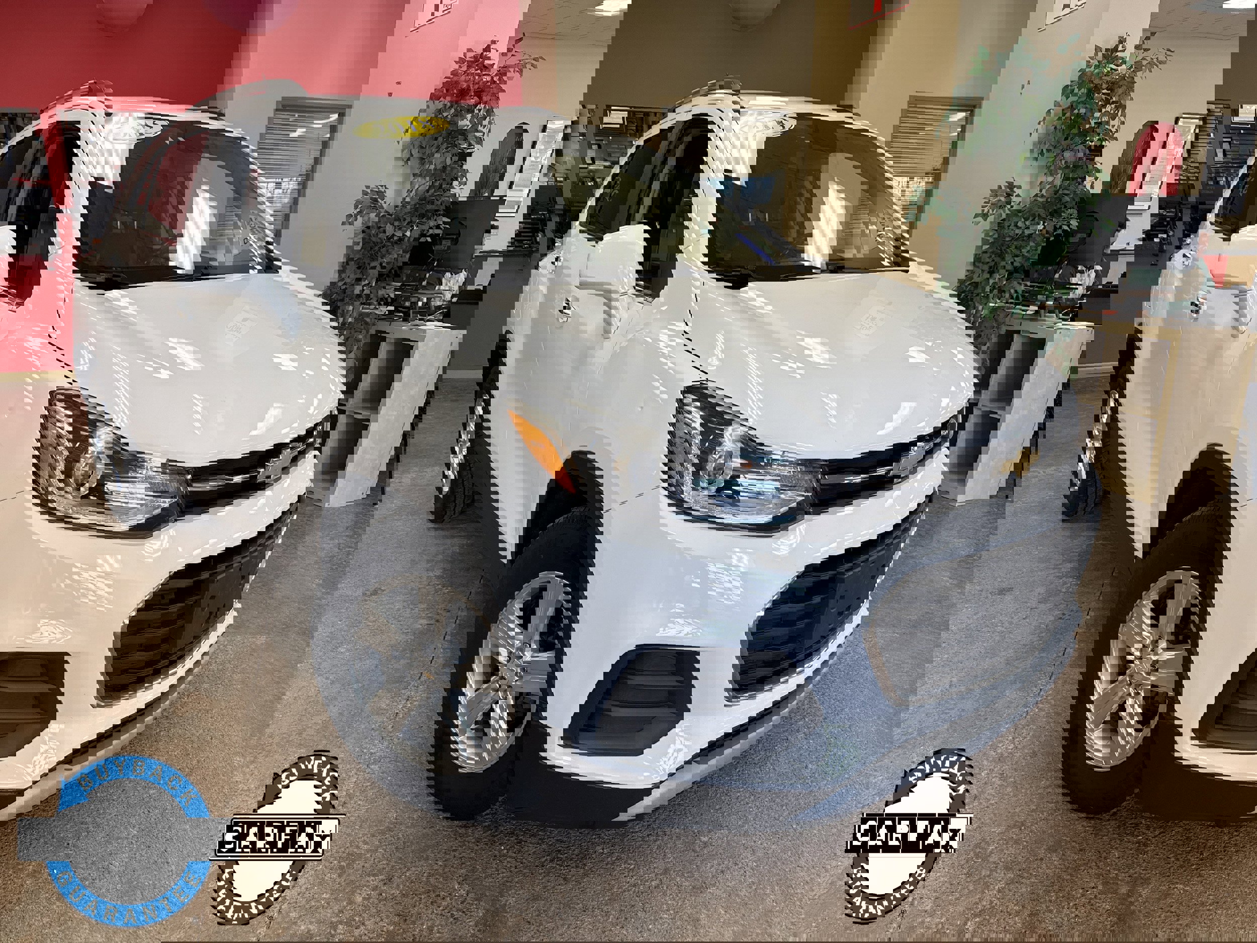 Used 2018 Chevrolet Trax LT w/ LT Convenience Package FWD image 1