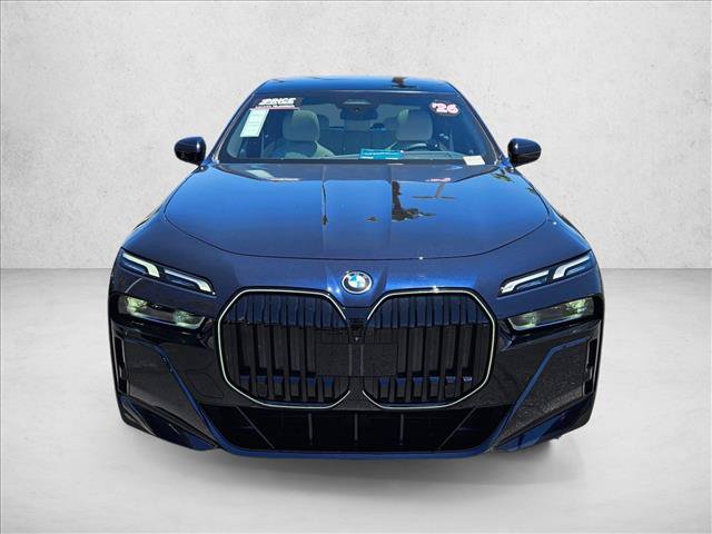 Used 2026 BMW 750e xDrive AWD/4WD image 2