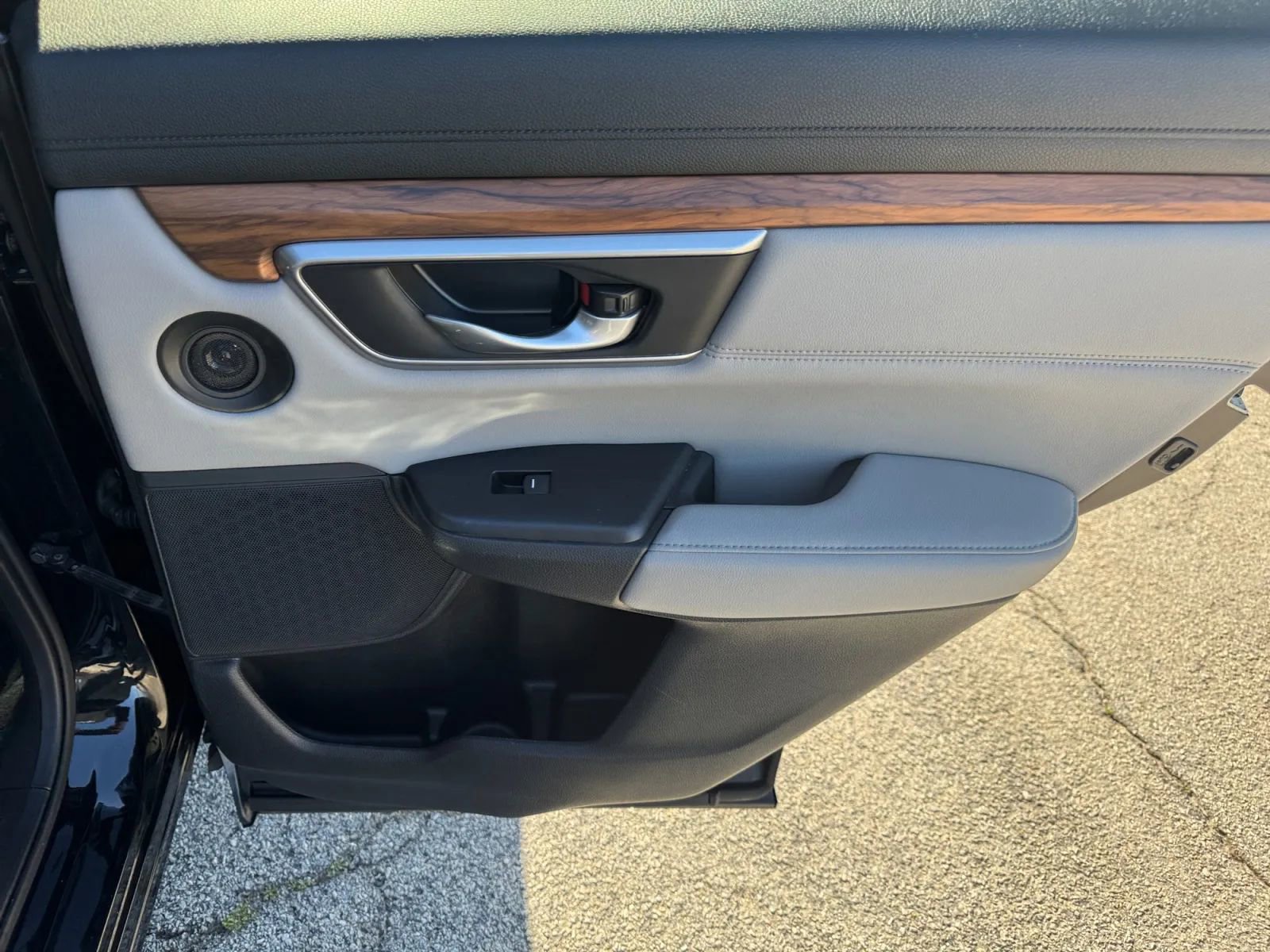 Used 2020 Honda CR-V Touring image 31