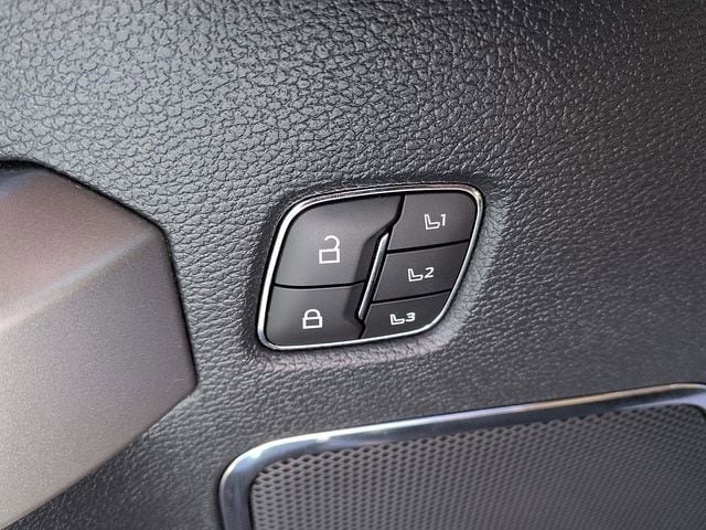 Used 2022 Ford F350 Lariat AWD/4WD image 18