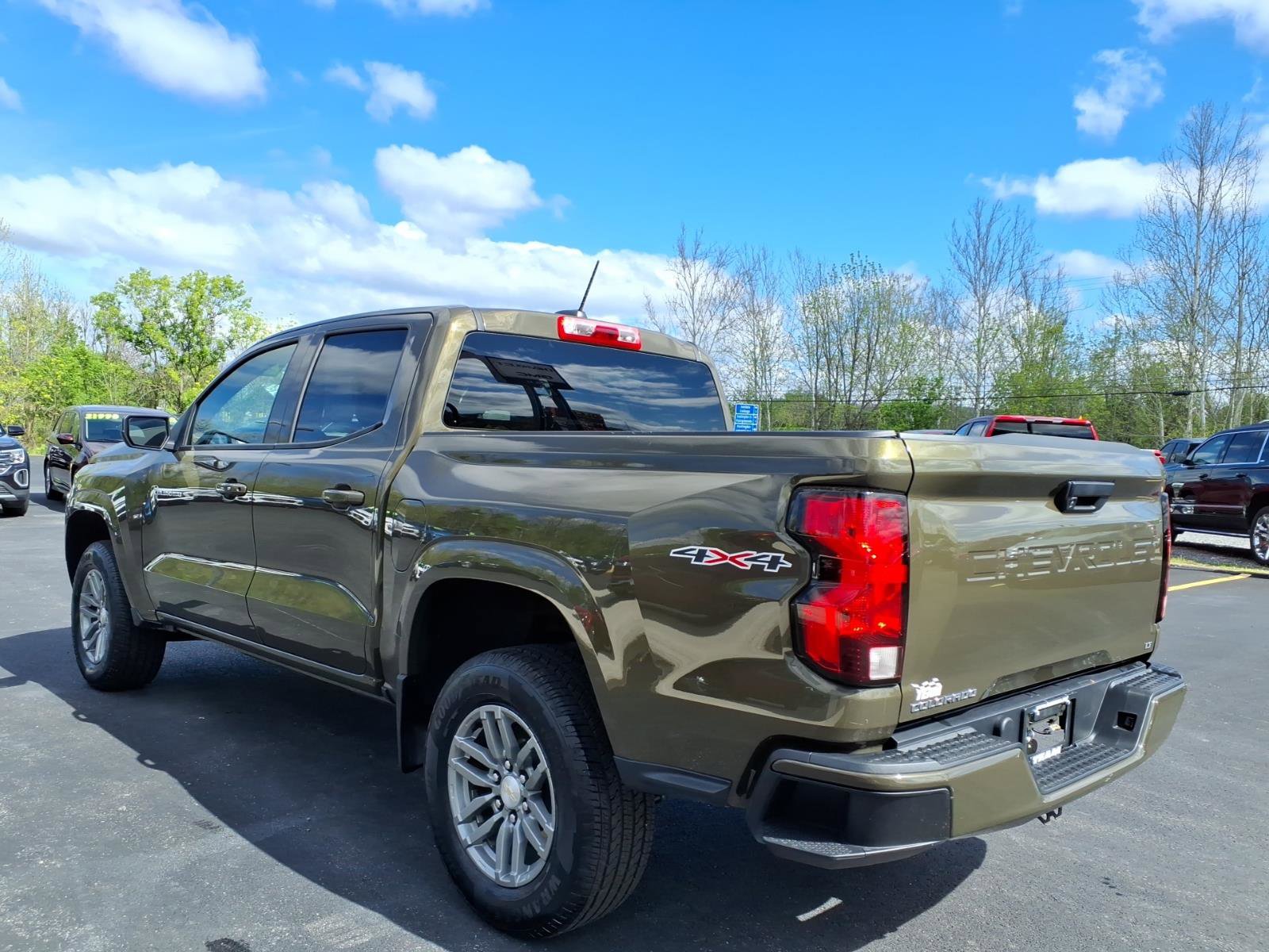 Used 2024 Chevrolet Colorado LT AWD/4WD image 4