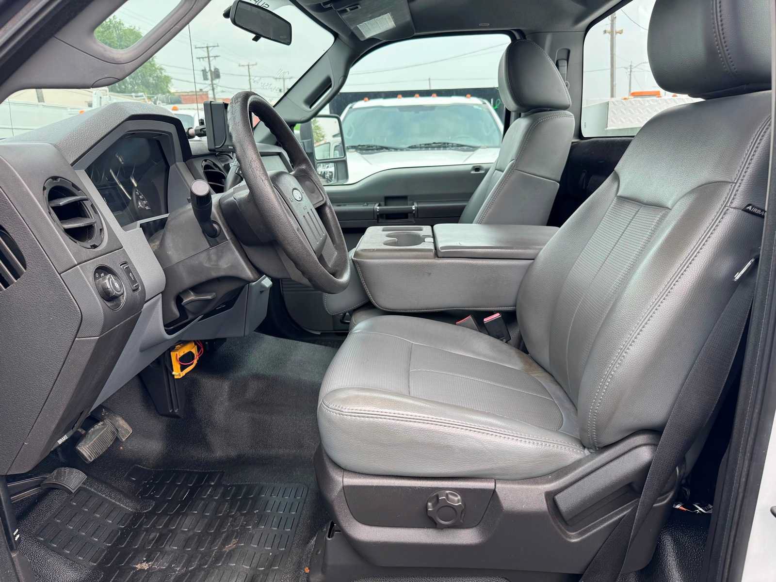 Used 2011 Ford F550 Luxury w/ Payload Upgrade Pkg RWD image 4