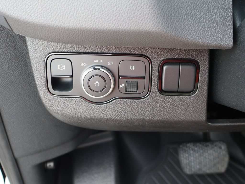 Used 2024 Mercedes-Benz eSprinter 170 Cargo image 28