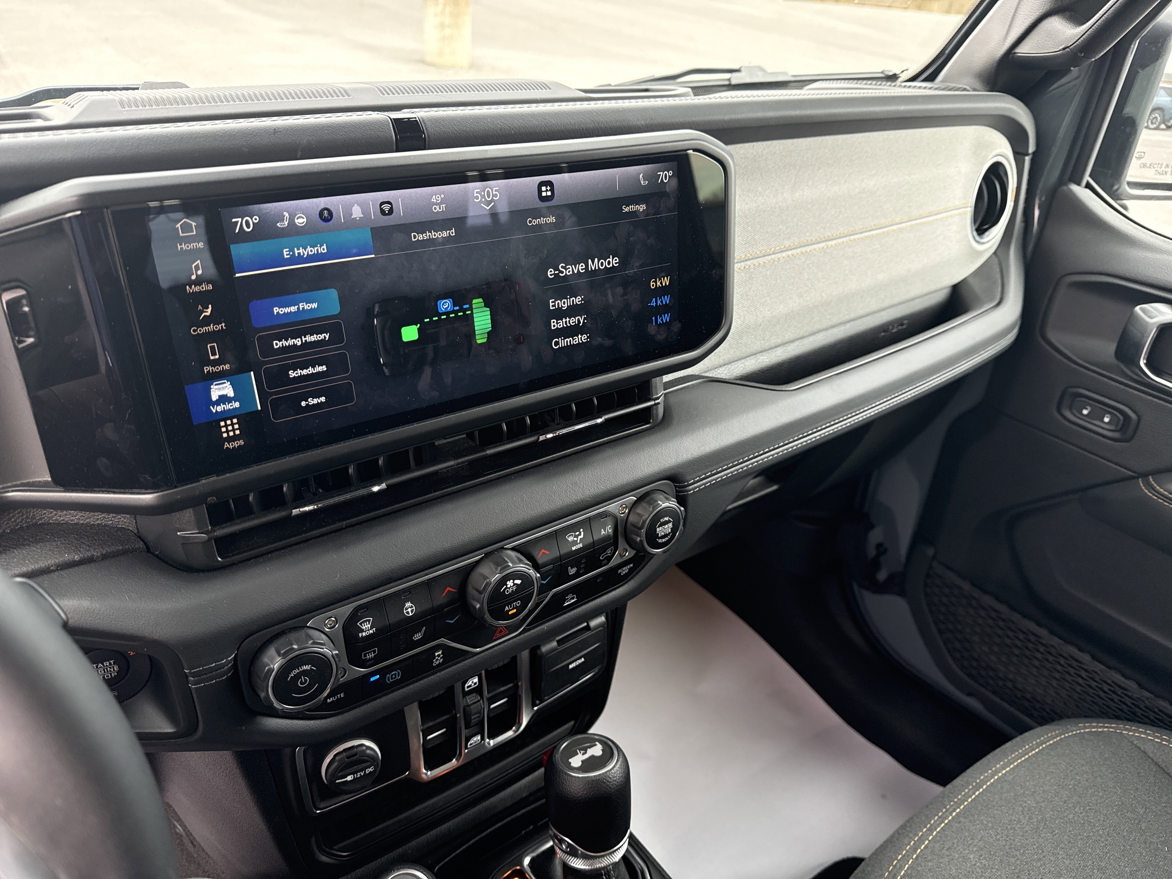 Used 2025 Jeep Wrangler Sahara image 21