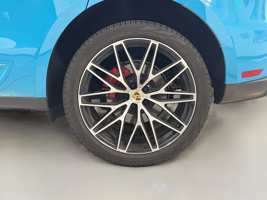 Certified 2022 Porsche Macan S AWD/4WD image 35