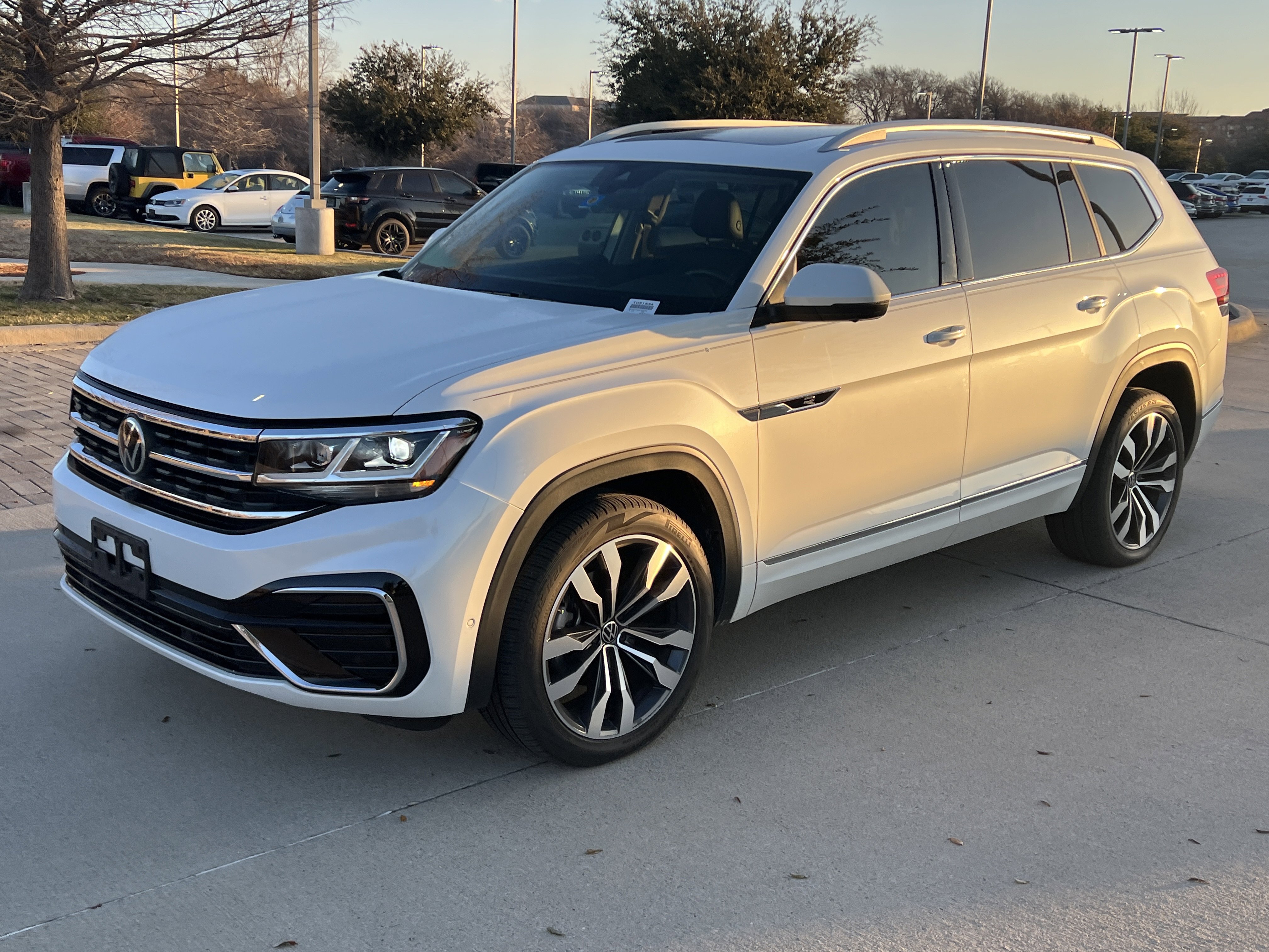 Used 2022 Volkswagen Atlas SEL Premium image 5
