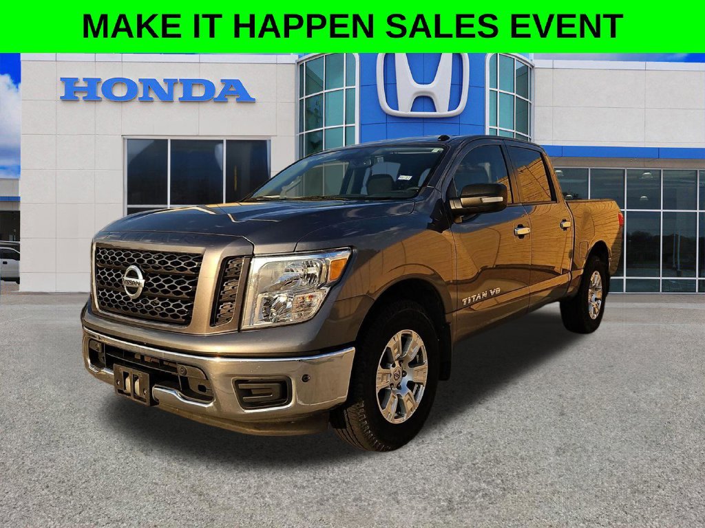 Used 2019 Nissan Titan SV w/ SV Convenience Package RWD image 2