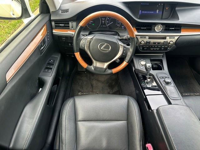 Used 2015 Lexus ES 300h w/ Premium Package w/Bamboo Trim FWD image 11