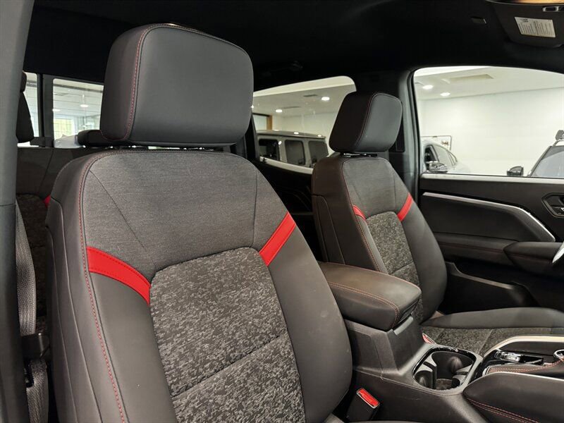 Used 2024 Chevrolet Colorado Z71 w/ Z71 Convenience Package 2 image 15