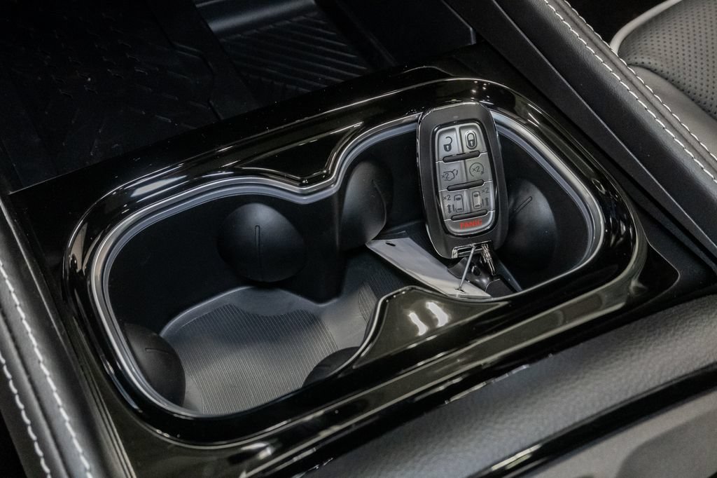 New 2027 Chrysler Pacifica Limited FWD image 25