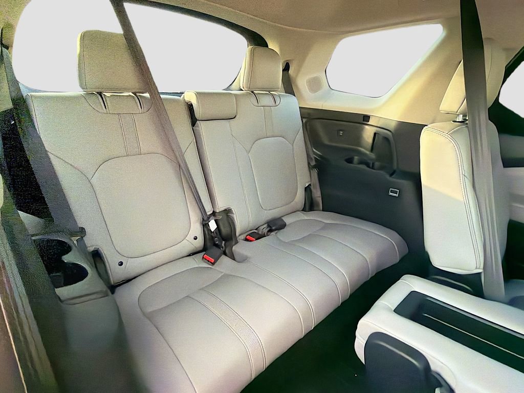 Used 2024 Honda Pilot Touring image 29