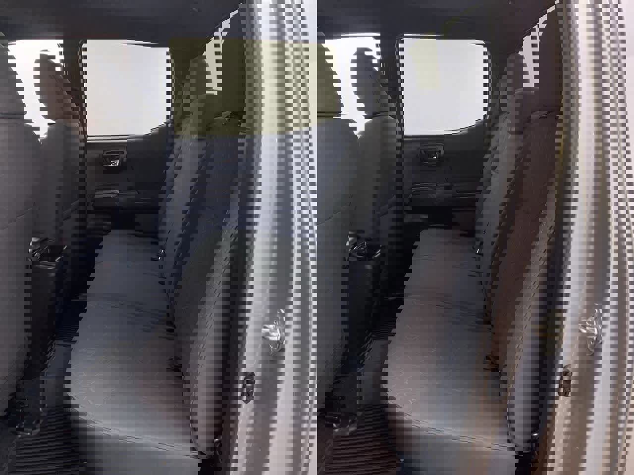 Used 2018 Toyota Tacoma TRD Sport w/ Technology Package image 16