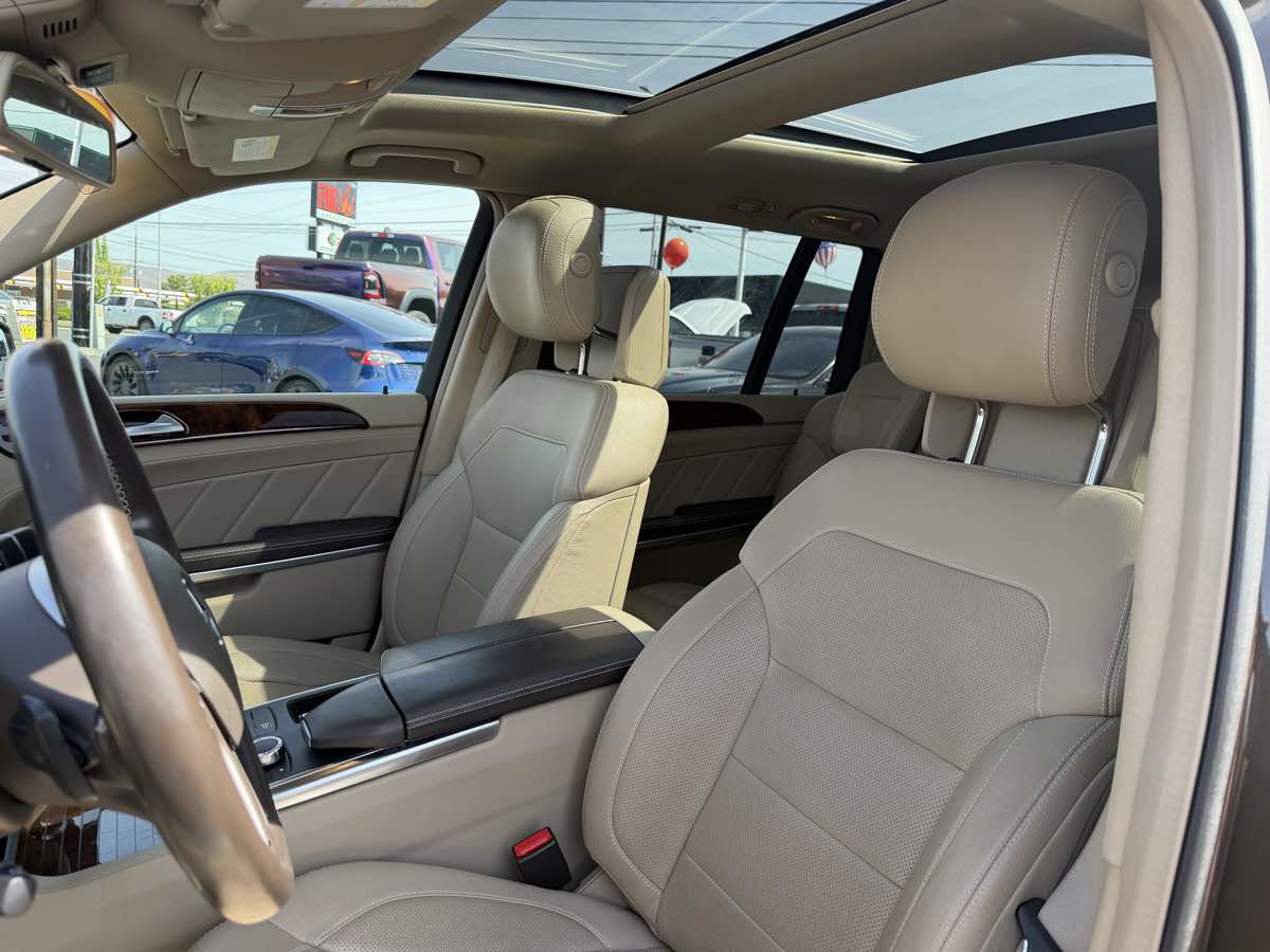 Used 2016 Mercedes-Benz GL 550 4MATIC image 10