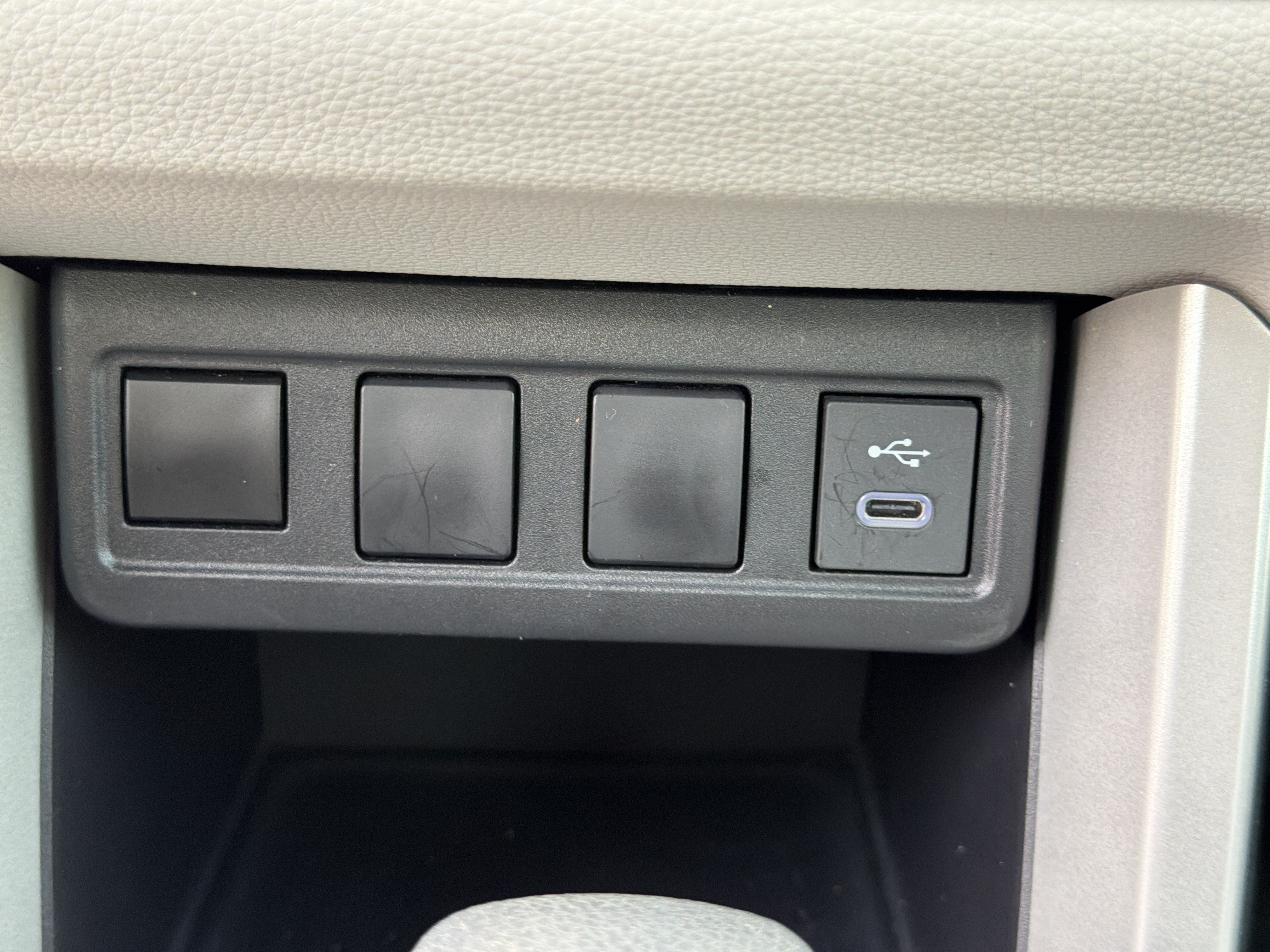 Used 2025 Toyota Corolla Cross L FWD image 35