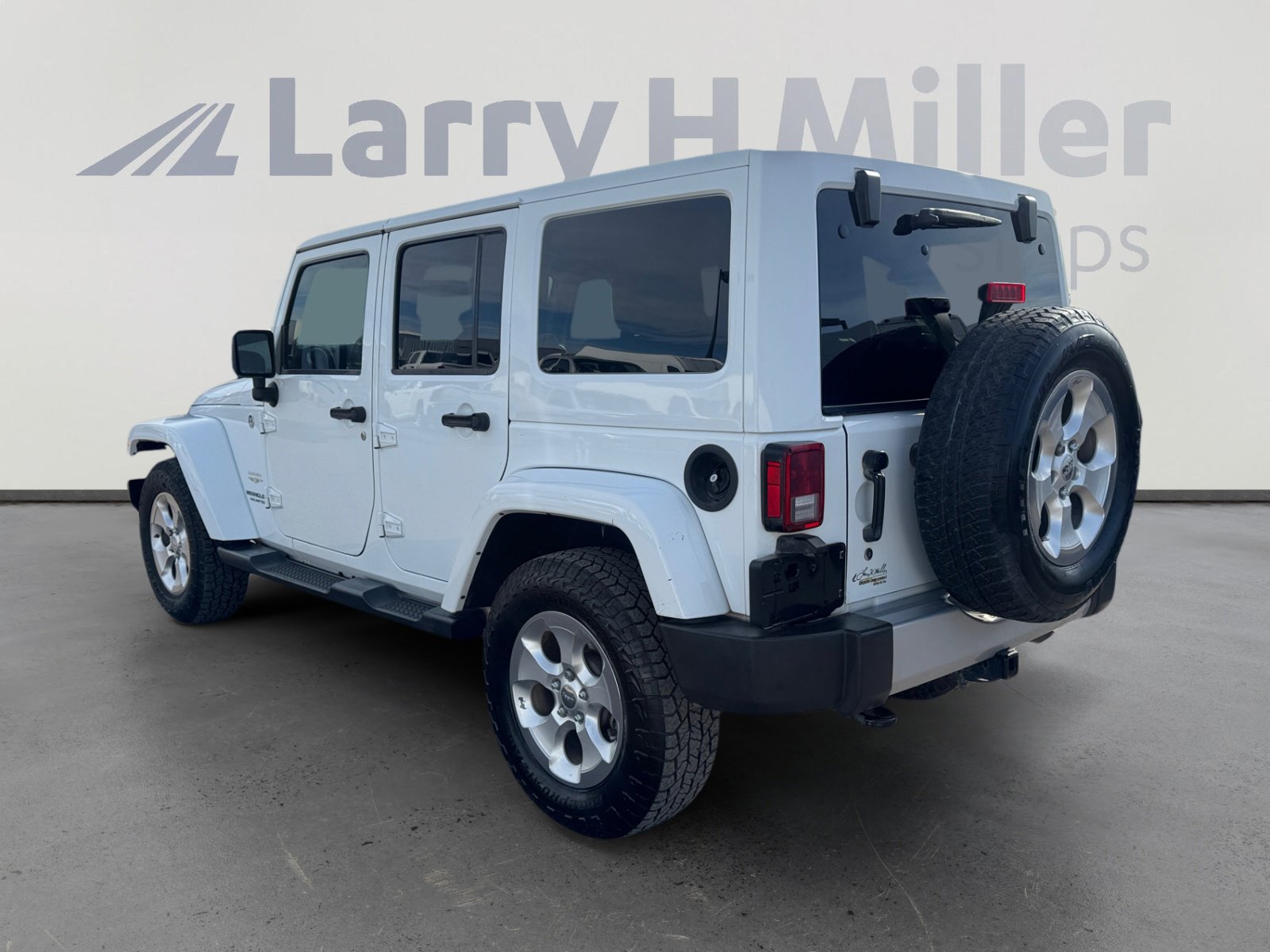 Used 2015 Jeep Wrangler Unlimited Sahara w/ Max Tow Package image 3