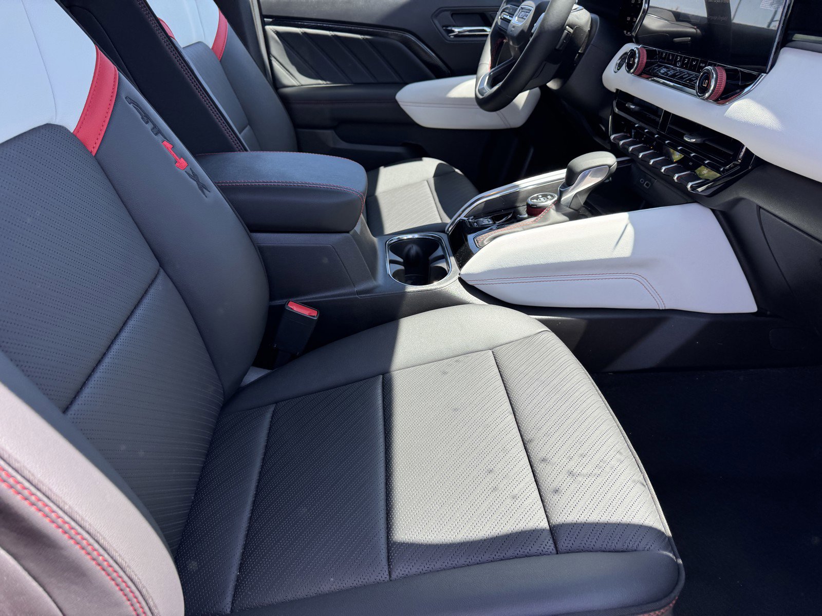 New 2026 GMC Canyon AT4X AWD/4WD image 8