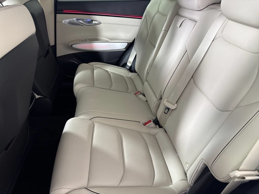 New 2027 Genesis GV70 2.5T Advanced AWD/4WD image 17