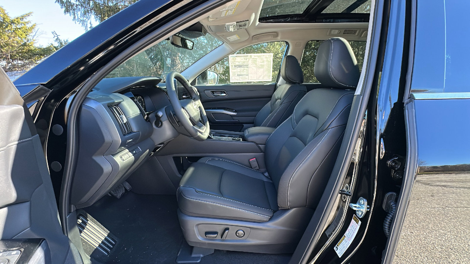 New 2026 Nissan Pathfinder SL w/ SL Premium Package AWD/4WD image 7