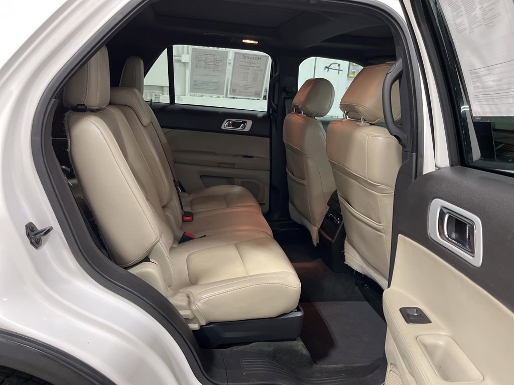 Used 2015 Ford Explorer XLT w/ Equipment Group 202A image 29
