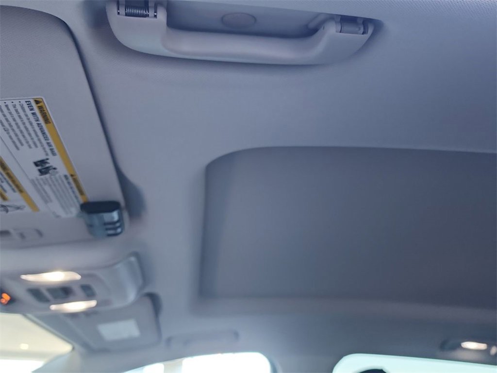 Certified 2025 Buick Envision Avenir image 19