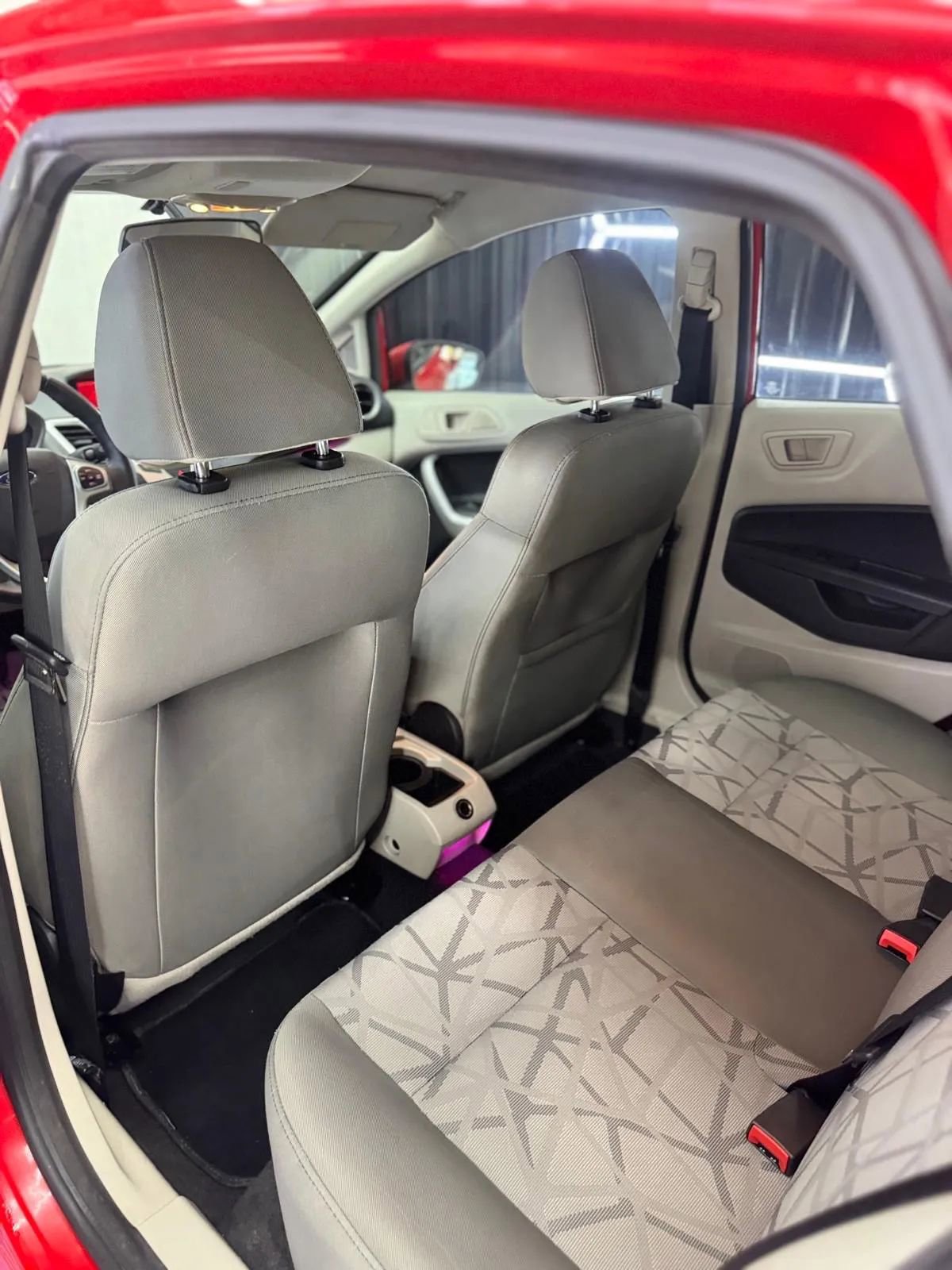 Used 2013 Ford Fiesta SE image 39