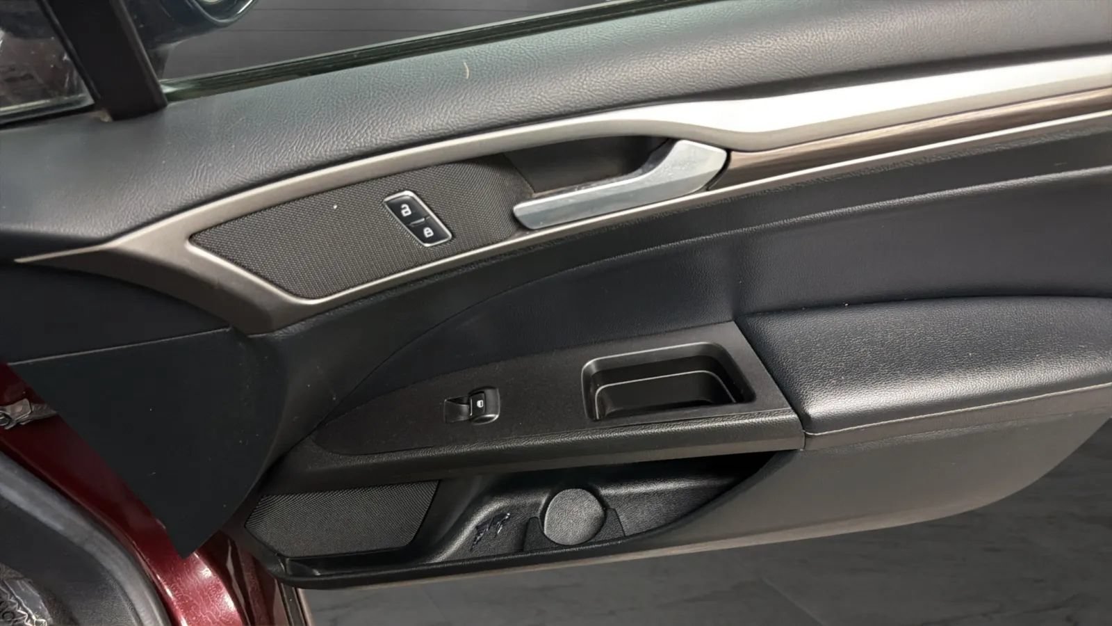 Used 2017 Ford Fusion SE w/ Equipment Group 602A FWD image 19