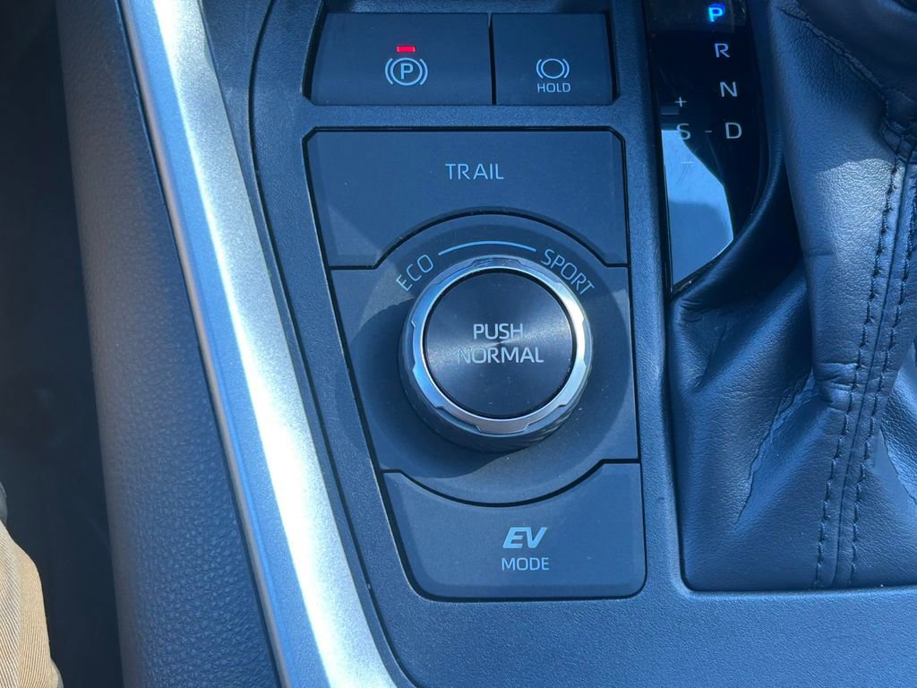 Certified 2025 Toyota RAV4 Woodland Edition image 27