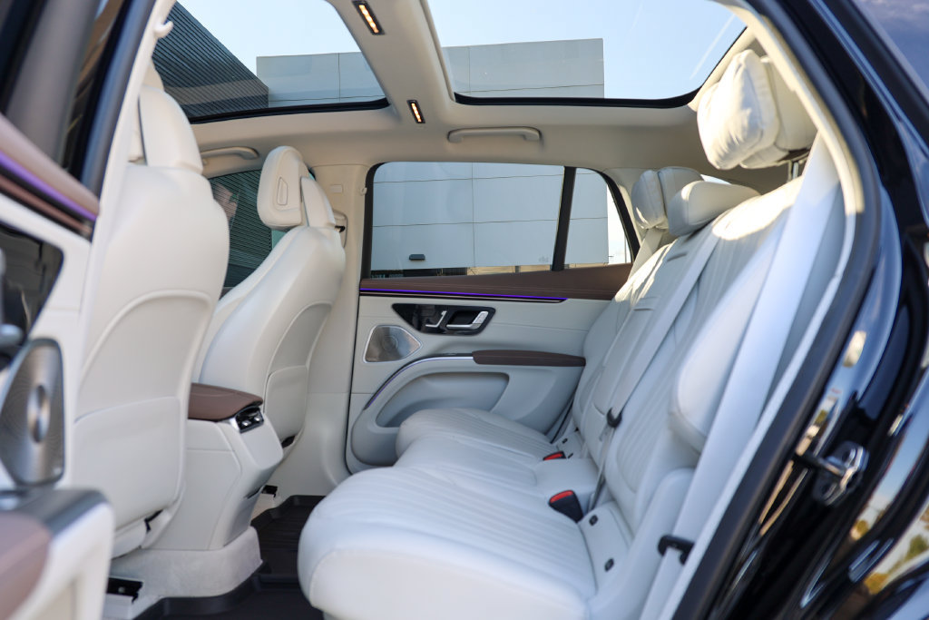 Used 2023 Mercedes-Benz EQS 580 4MATIC SUV image 36