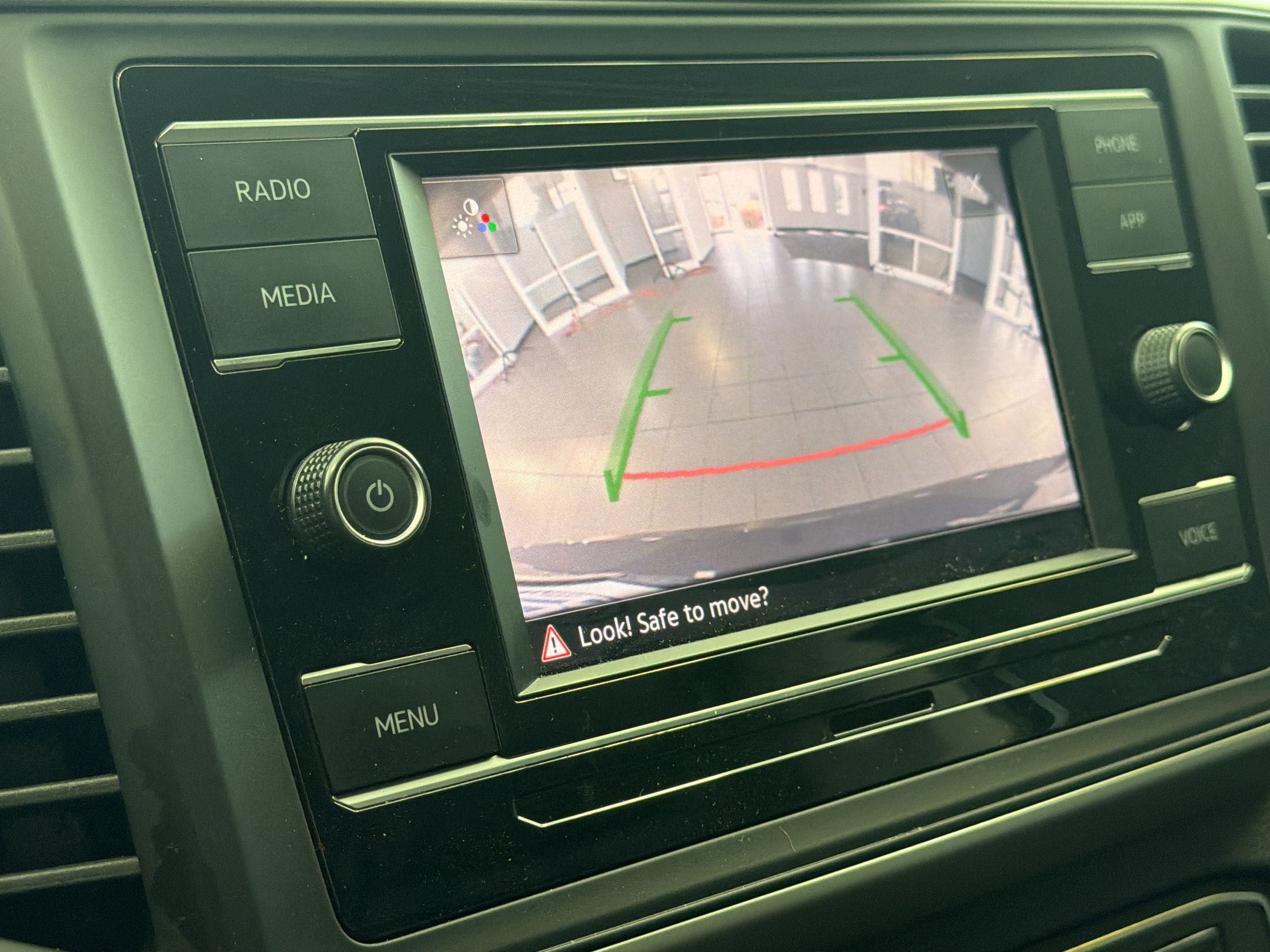 Used 2022 Volkswagen Atlas SE FWD image 19