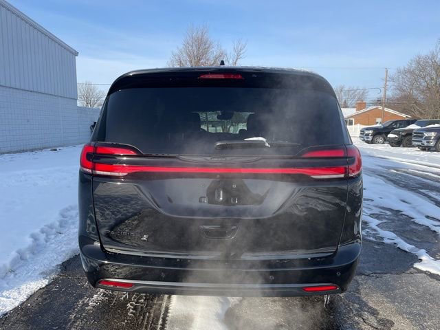 New 2026 Chrysler Pacifica Select image 13