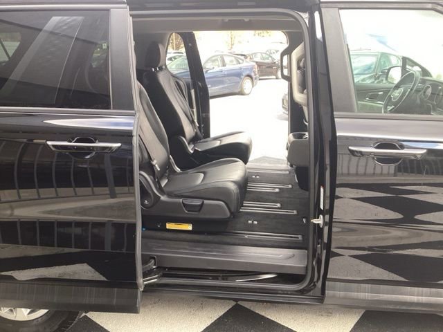 Used 2023 Kia Carnival LX FWD image 18