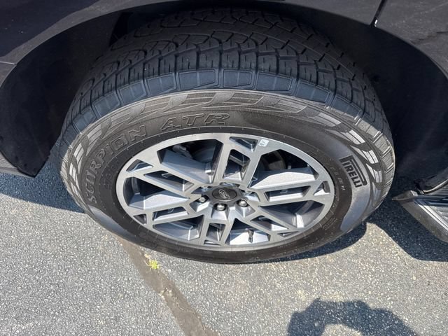 Used 2025 Ford Expedition Active AWD/4WD image 17