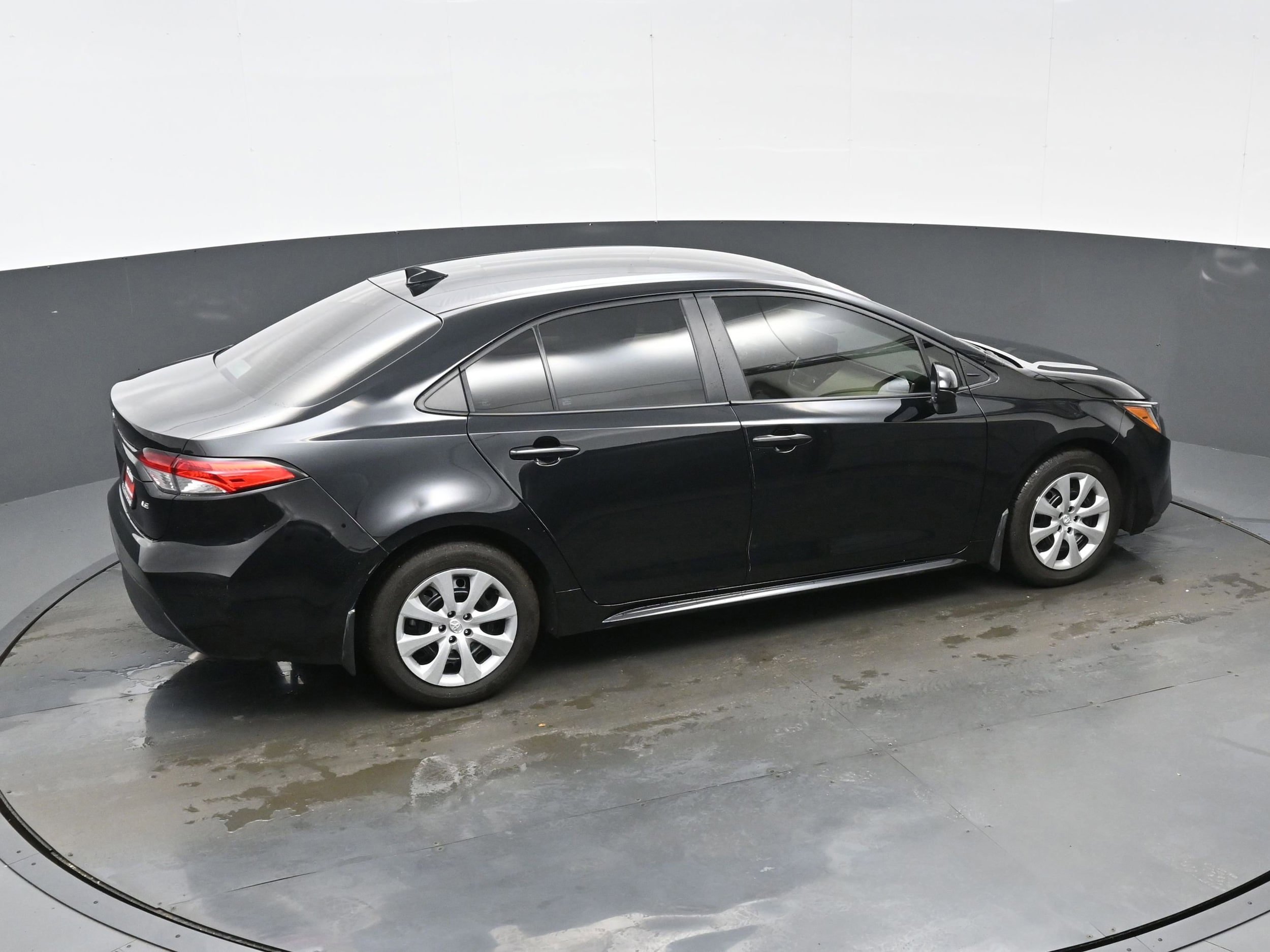 Used 2025 Toyota Corolla LE FWD image 39