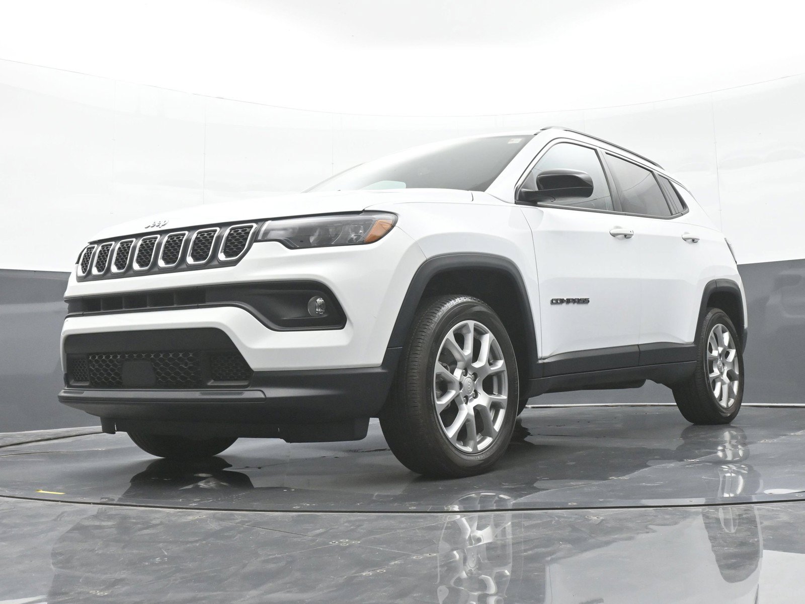 Used 2023 Jeep Compass Latitude AWD/4WD image 43