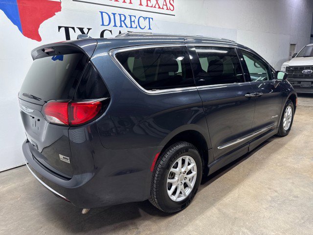 Used 2020 Chrysler Pacifica Touring-L image 5
