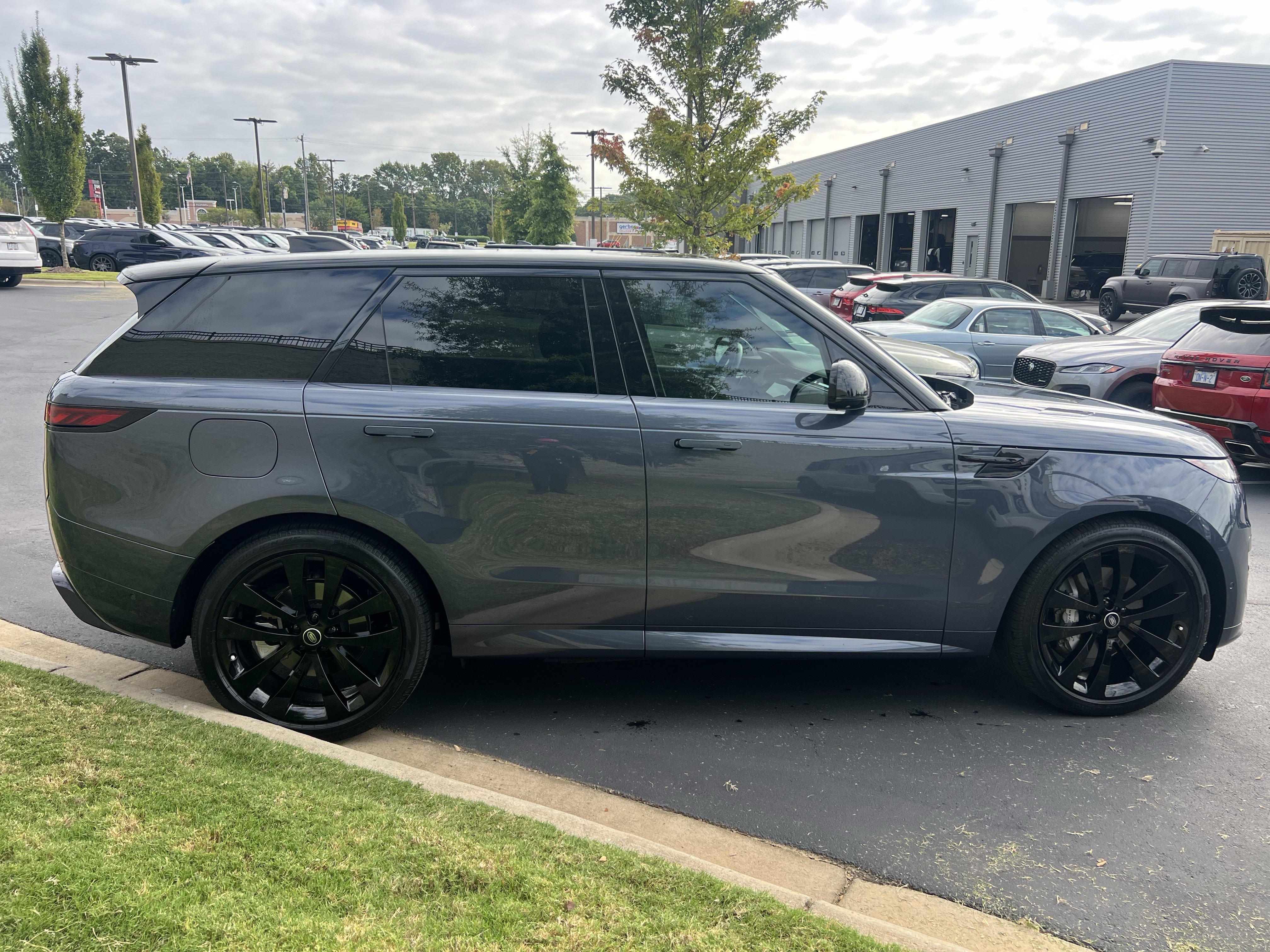 Used 2025 Land Rover Range Rover Sport Dynamic SE AWD/4WD image 7