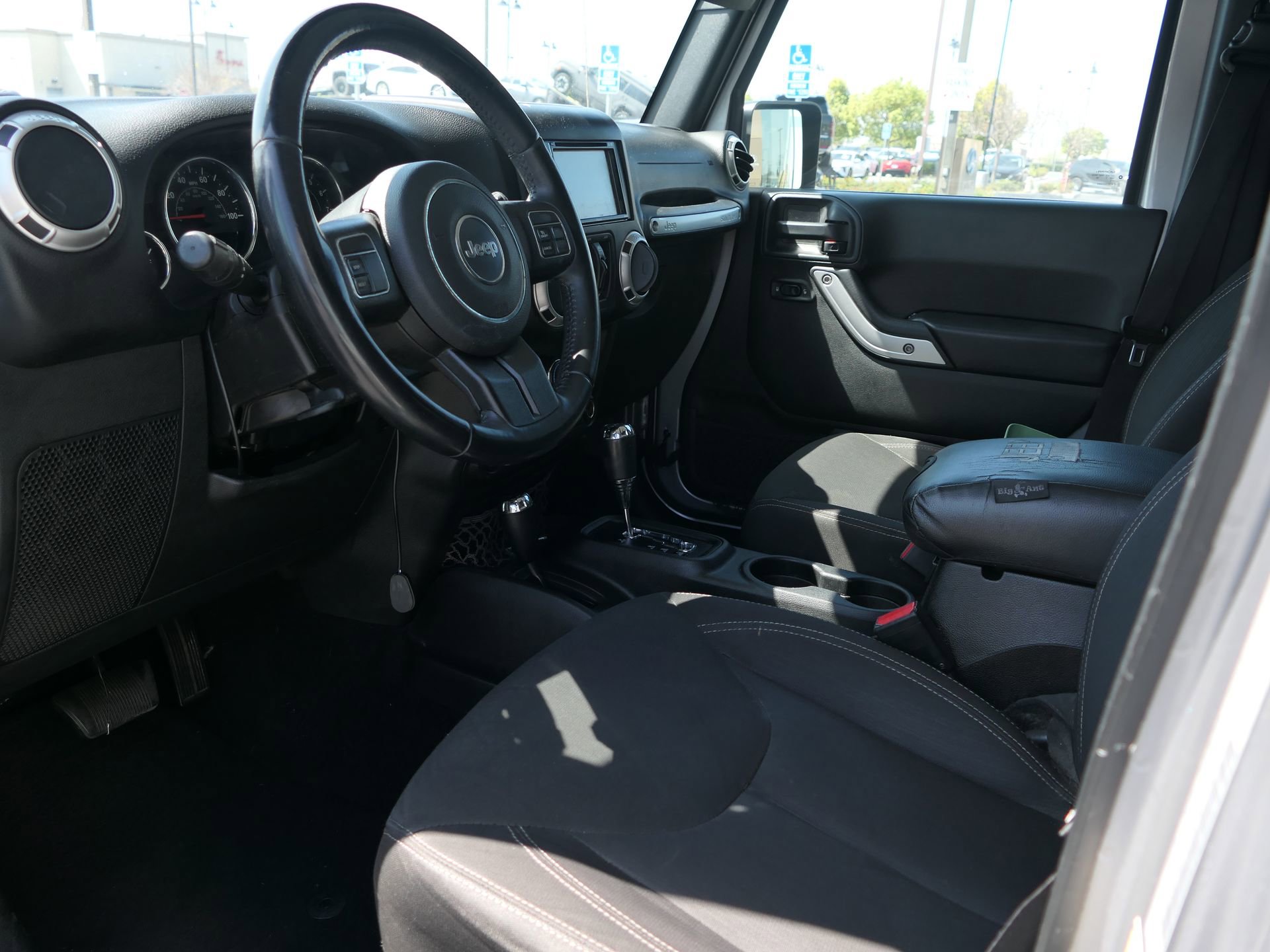 Used 2017 Jeep Wrangler Unlimited Sahara image 14