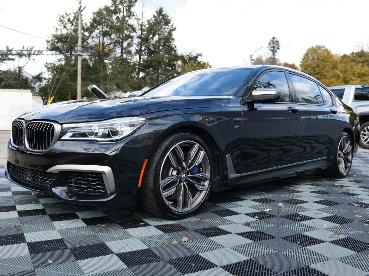 Used 2018 BMW M760i xDrive image 89