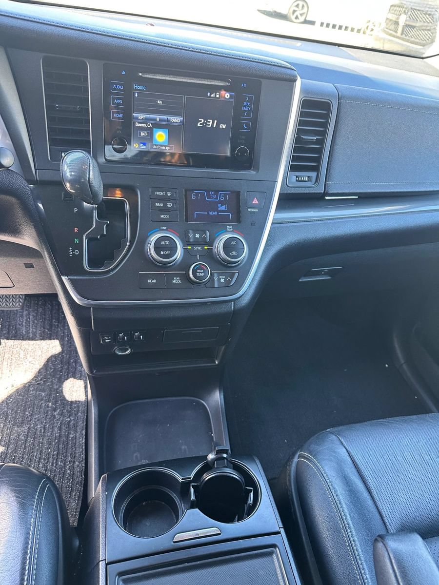 Used 2016 Toyota Sienna SE FWD image 9