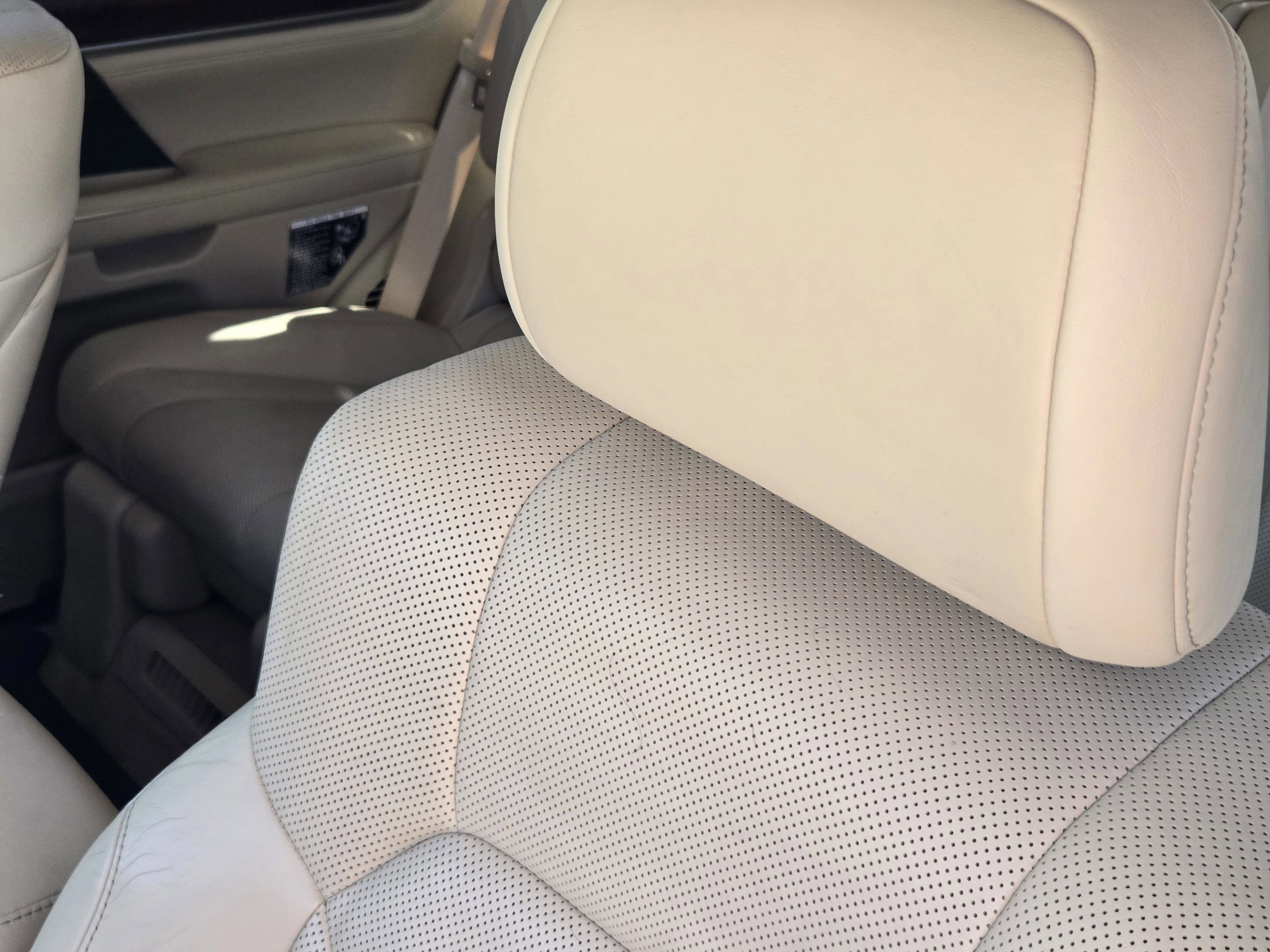 Used 2020 Lexus LX 570 4WD w/ Luxury Package image 33