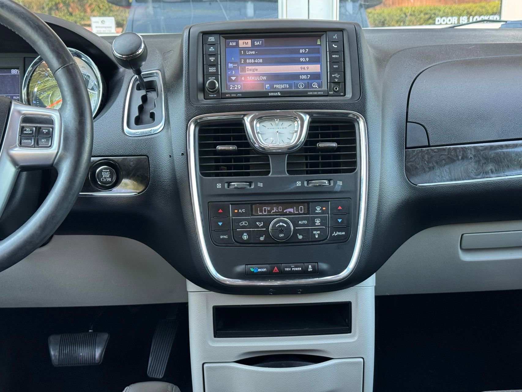 Used 2012 Chrysler Town & Country Touring w/ Entertainment Group #1 FWD image 28