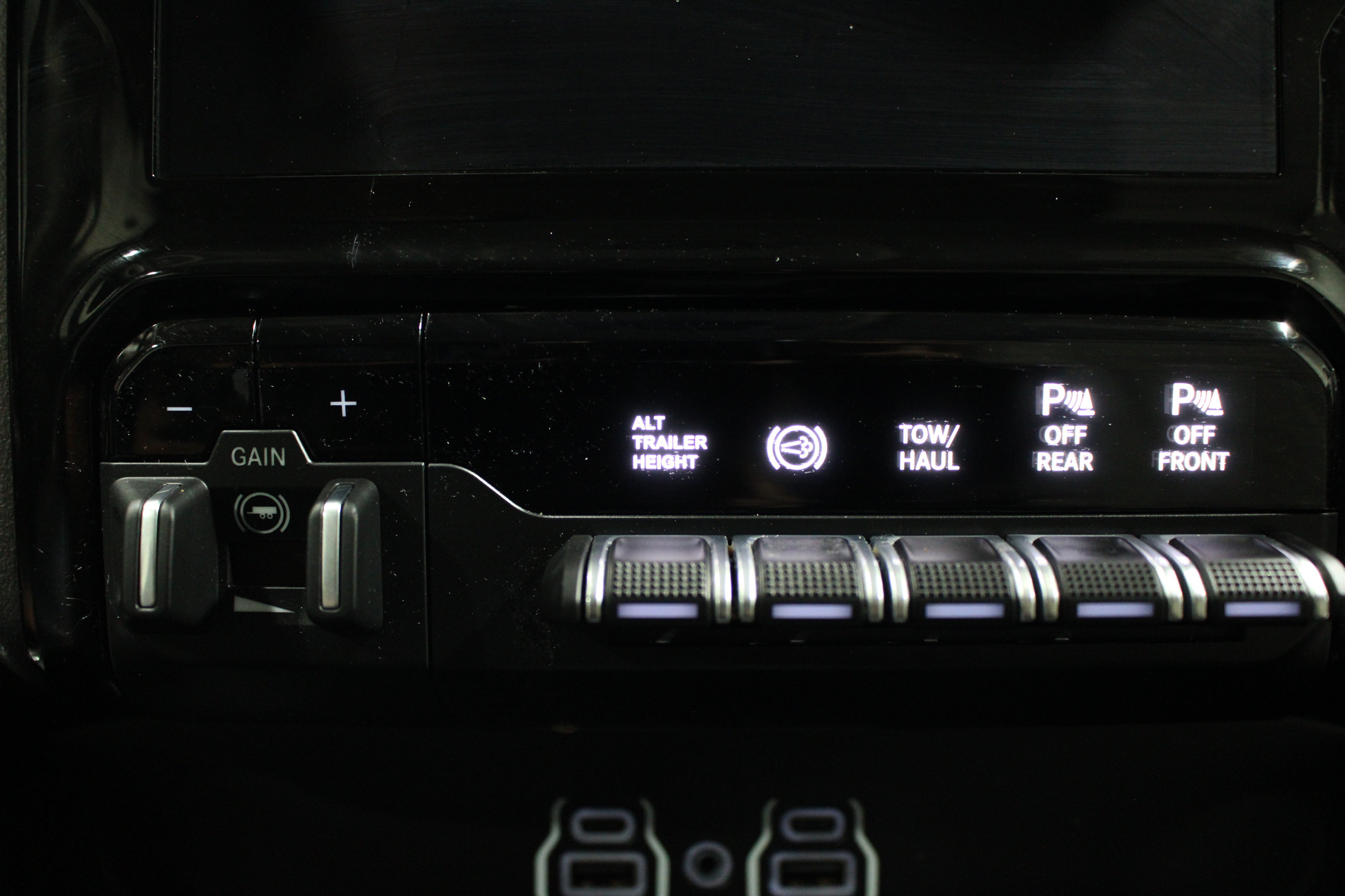 Used 2026 RAM 3500 Laramie AWD/4WD image 19