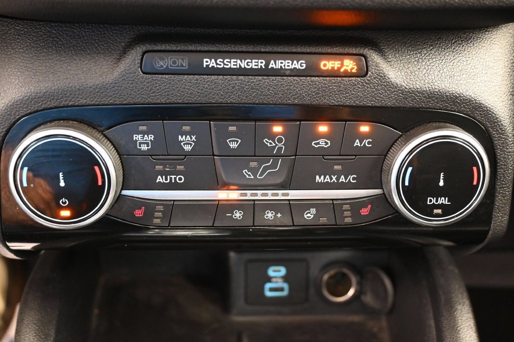 Used 2022 Ford Escape Titanium AWD/4WD image 32