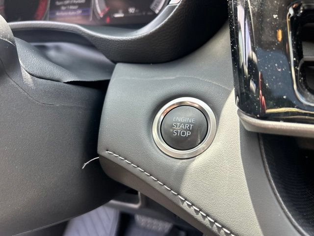 Used 2025 Toyota Highlander Limited AWD/4WD image 28