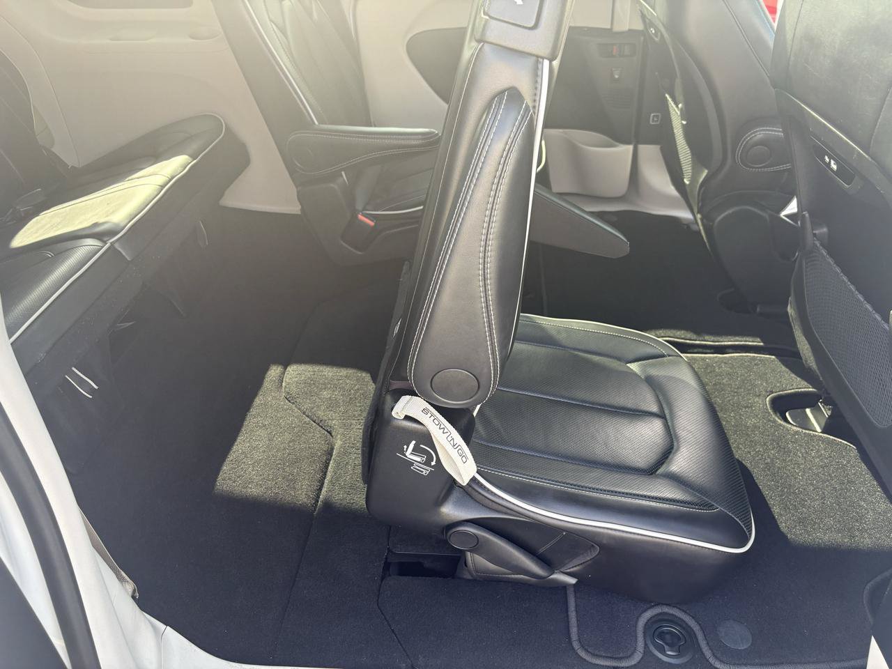 Used 2024 Chrysler Pacifica Limited FWD image 51